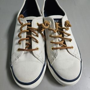 Womans Sperry size 9